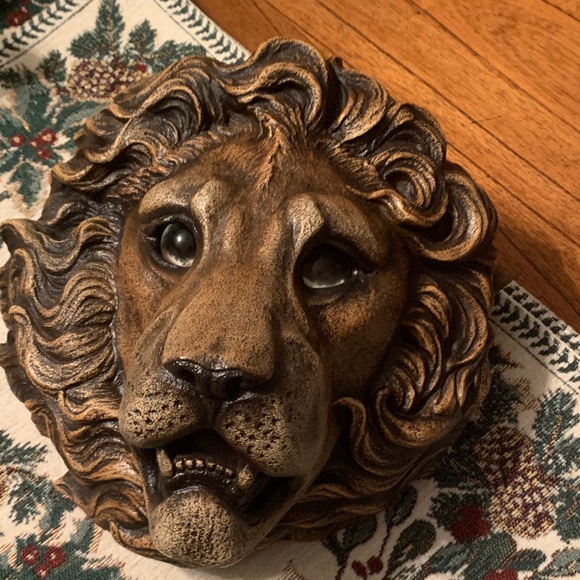 Majestic Lion Head Wall Decor in Brown - Picture 6 of 6